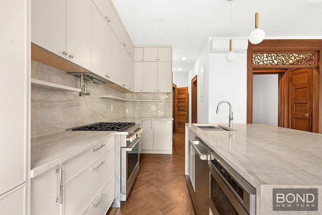 1137 Park Place, New York City, NY 11213