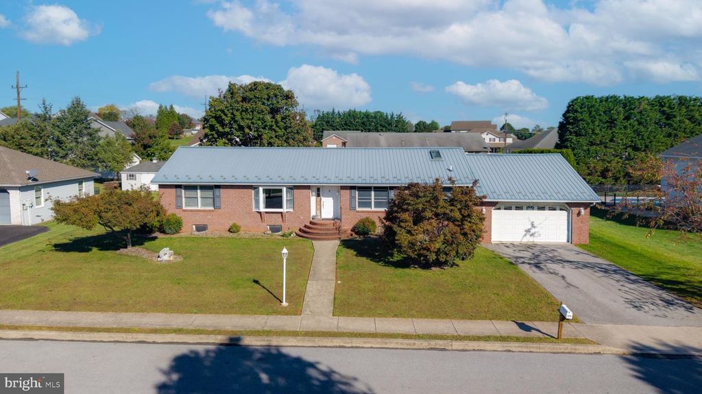 Image 2 of property listing at 375 CAROLLE ST, Greencastle, PA 17225