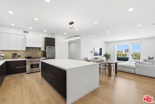 505 S Barrington Avenue 406, Los Angeles, CA 90049