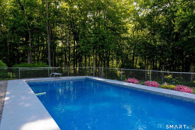 3 Eastview Drive, New Fairfield, CT 06812