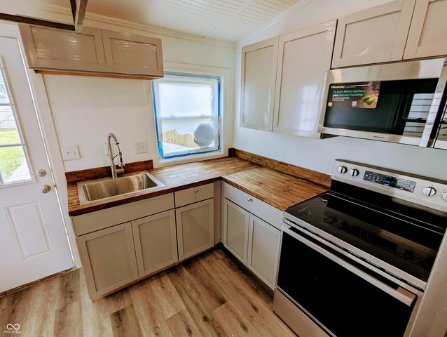 221 Kansas Street, Indianapolis, IN 46225