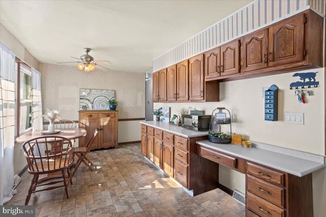 962 W AREBA AVE, Hershey, PA 17033