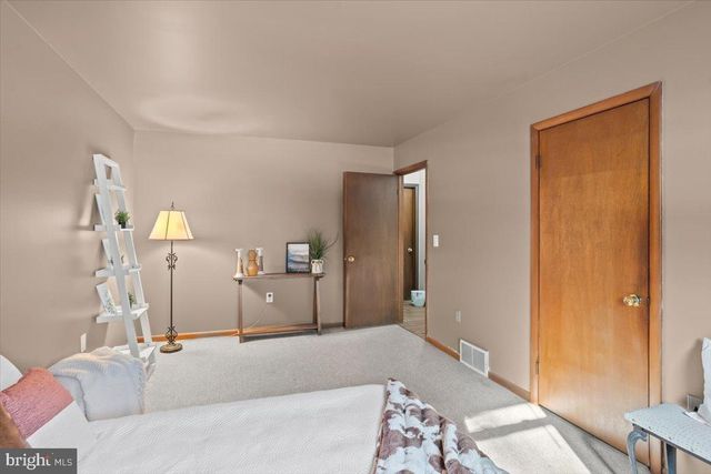 962 W AREBA AVE, Hershey, PA 17033