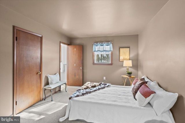 962 W AREBA AVE, Hershey, PA 17033