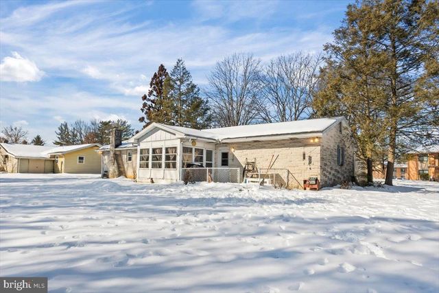 962 W AREBA AVE, Hershey, PA 17033