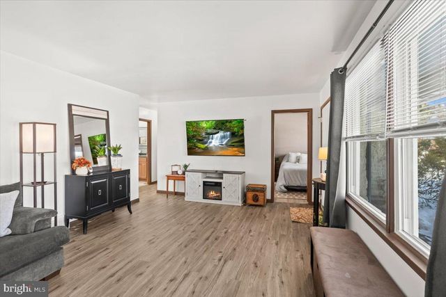 962 W AREBA AVE, Hershey, PA 17033