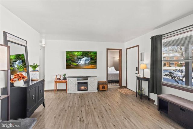 962 W AREBA AVE, Hershey, PA 17033