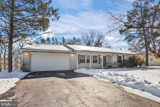 962 W AREBA AVE, Hershey, PA 17033