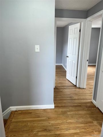 9991 Strathmoor Street, Detroit, MI 48227