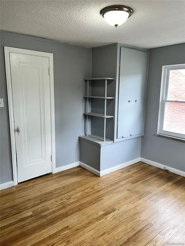 9991 Strathmoor Street, Detroit, MI 48227