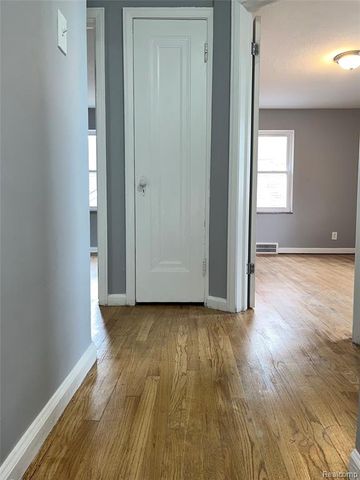 9991 Strathmoor Street, Detroit, MI 48227