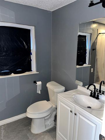 9991 Strathmoor Street, Detroit, MI 48227