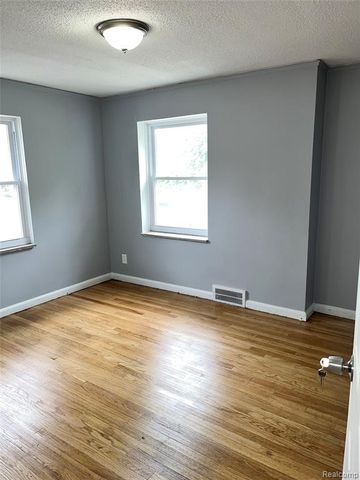 9991 Strathmoor Street, Detroit, MI 48227