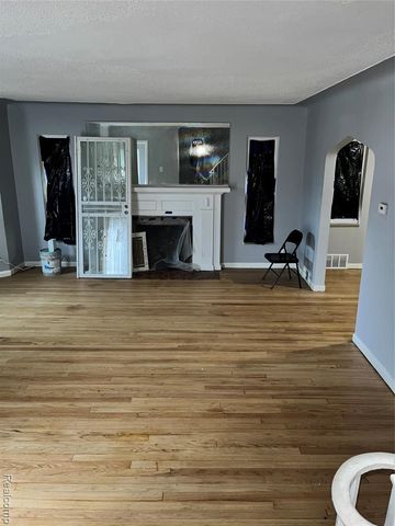 9991 Strathmoor Street, Detroit, MI 48227