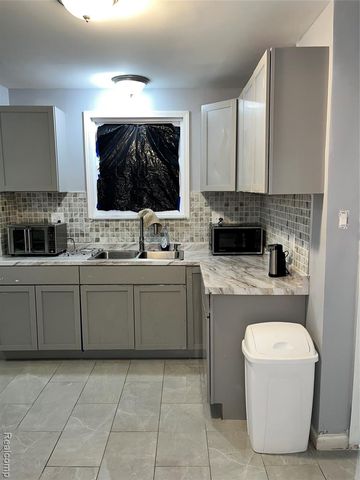 9991 Strathmoor Street, Detroit, MI 48227