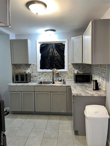 9991 Strathmoor Street, Detroit, MI 48227