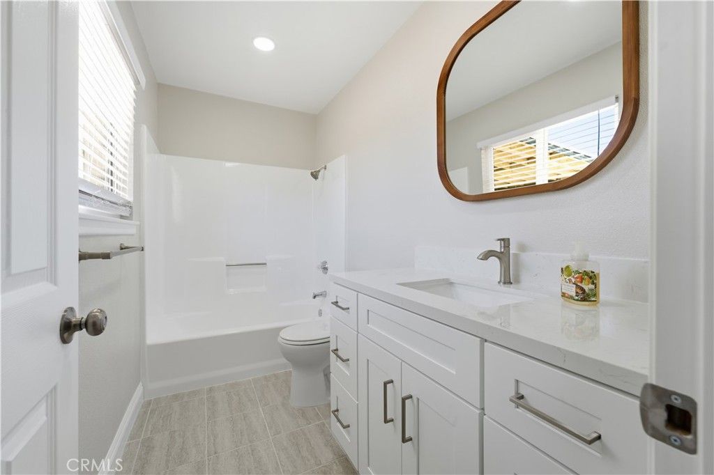 Image 13 of property listing at 40185 179th Street East, Palmdale, CA 93591