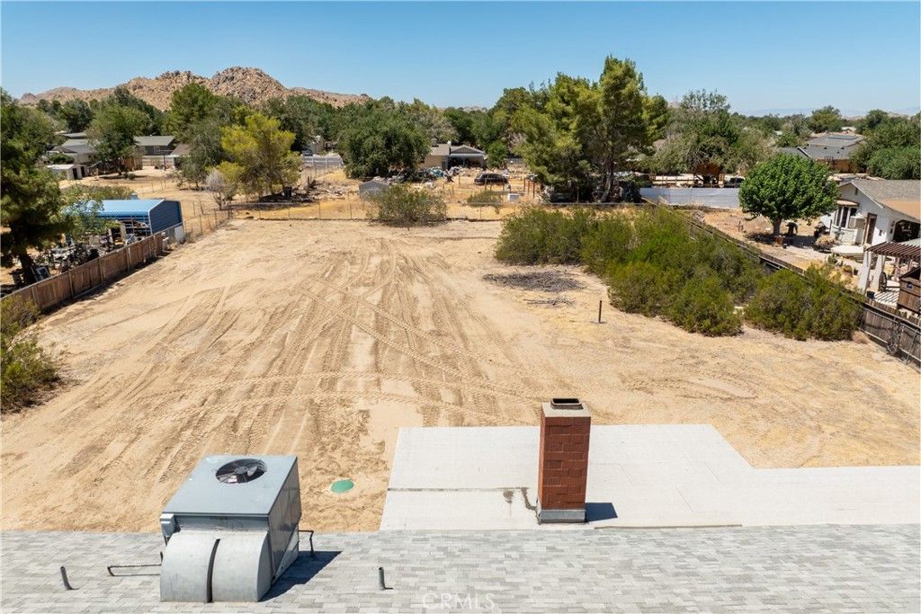 Image 19 of property listing at 40185 179th Street East, Palmdale, CA 93591