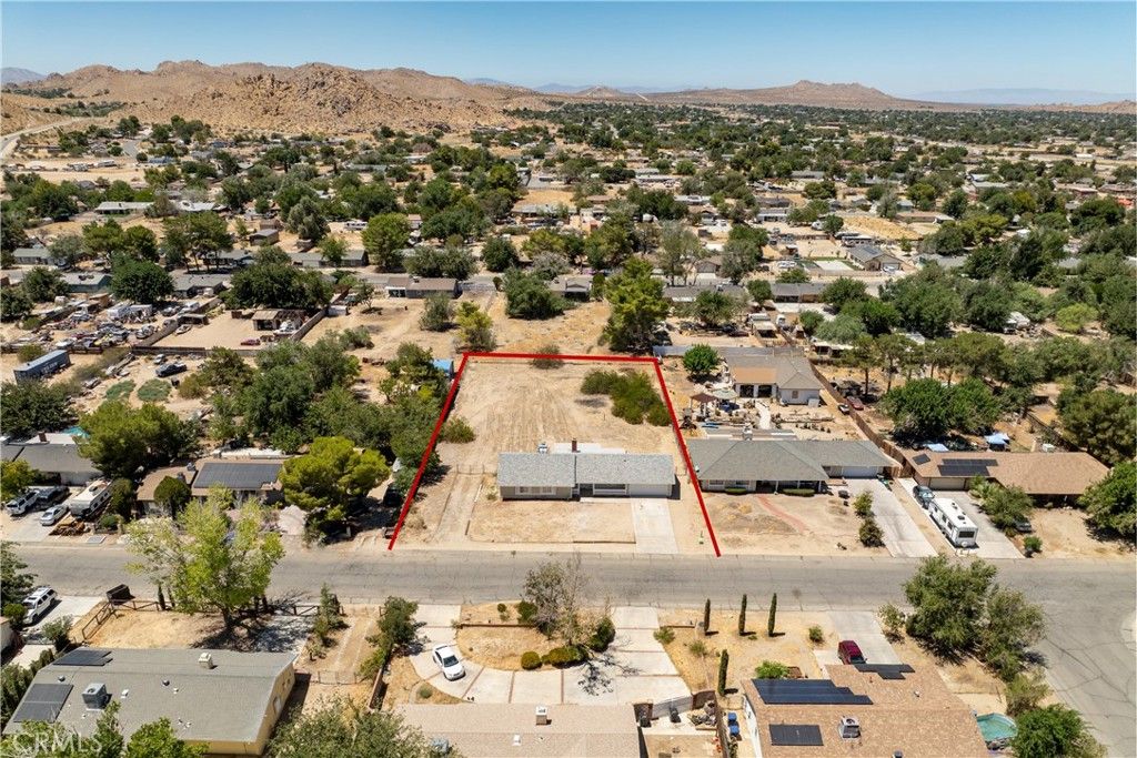 Image 23 of property listing at 40185 179th Street East, Palmdale, CA 93591