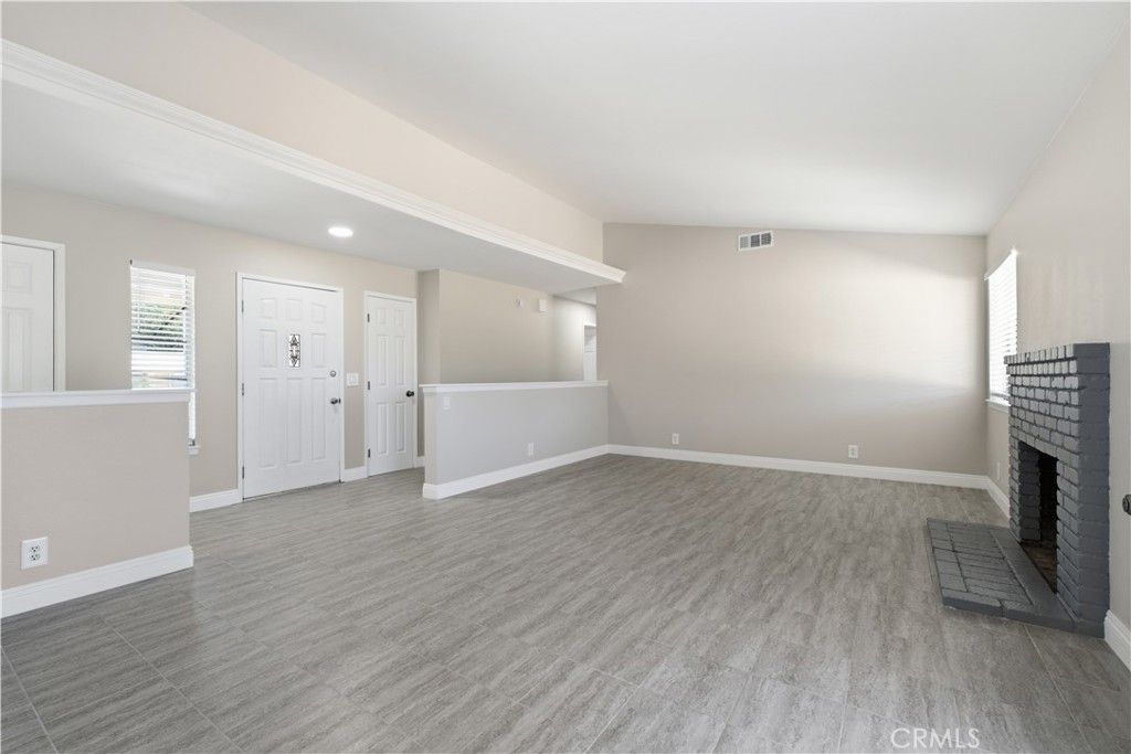 Image 4 of property listing at 40185 179th Street East, Palmdale, CA 93591