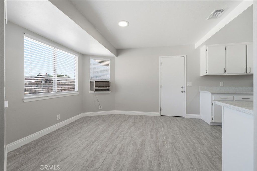 Image 7 of property listing at 40185 179th Street East, Palmdale, CA 93591