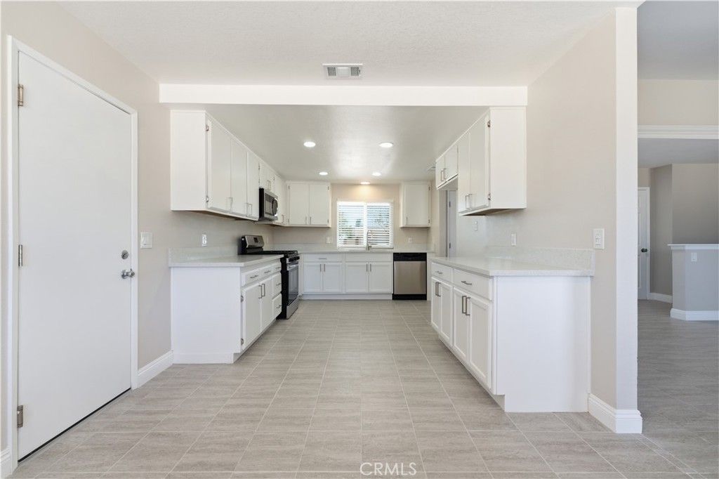 Image 9 of property listing at 40185 179th Street East, Palmdale, CA 93591