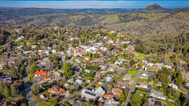 8241 Old School Way, Mokelumne Hill, CA 95245