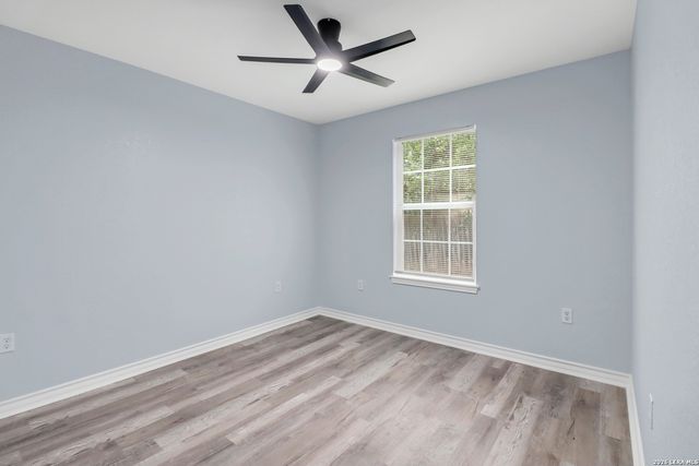 1037 N Guadalupe, Seguin, TX 78155