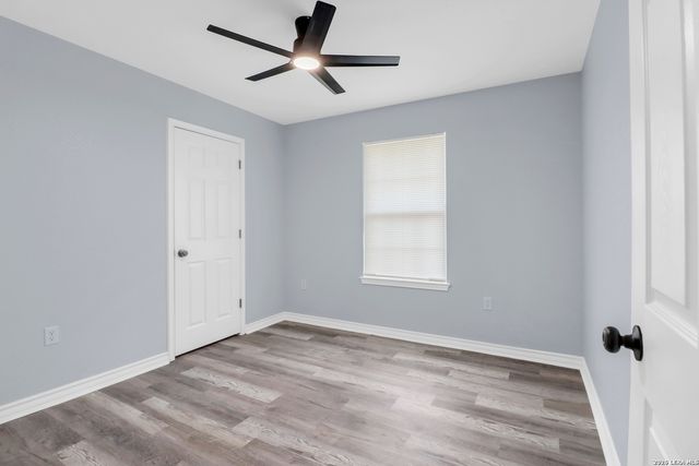 1037 N Guadalupe, Seguin, TX 78155