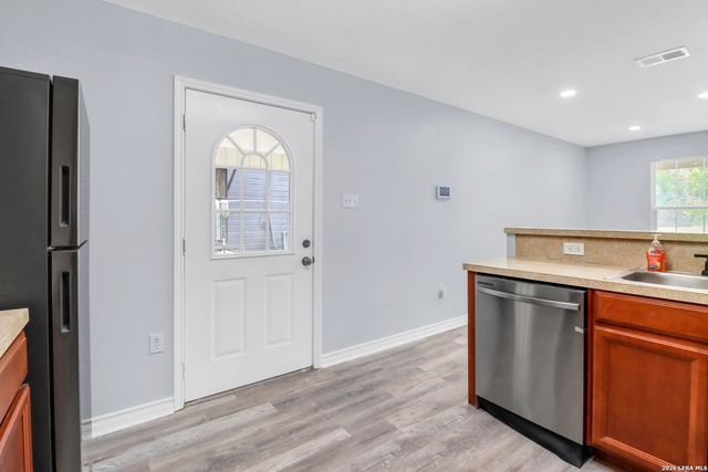 1037 N Guadalupe, Seguin, TX 78155