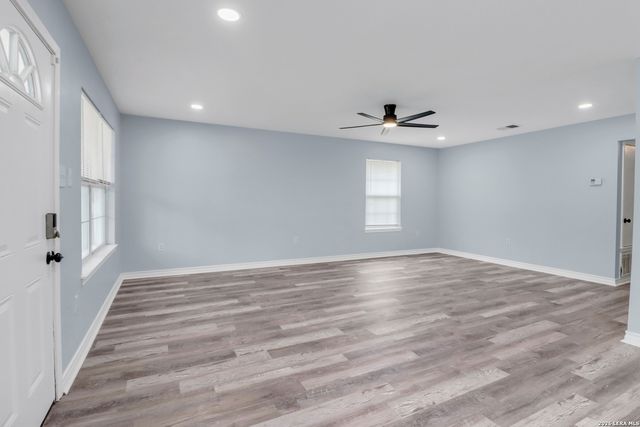 1037 N Guadalupe, Seguin, TX 78155