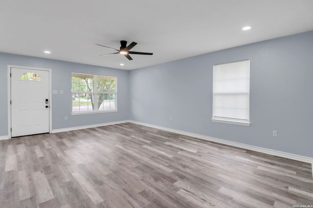 1037 N Guadalupe, Seguin, TX 78155
