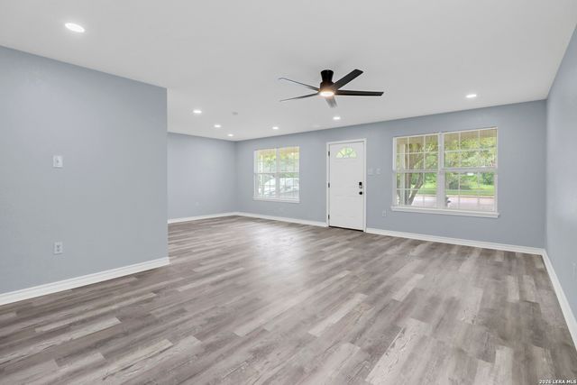 1037 N Guadalupe, Seguin, TX 78155