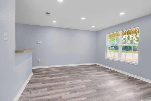 1037 N Guadalupe, Seguin, TX 78155