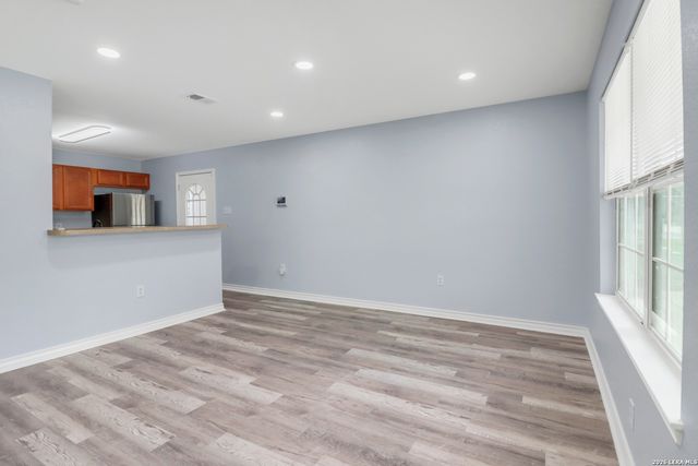 1037 N Guadalupe, Seguin, TX 78155
