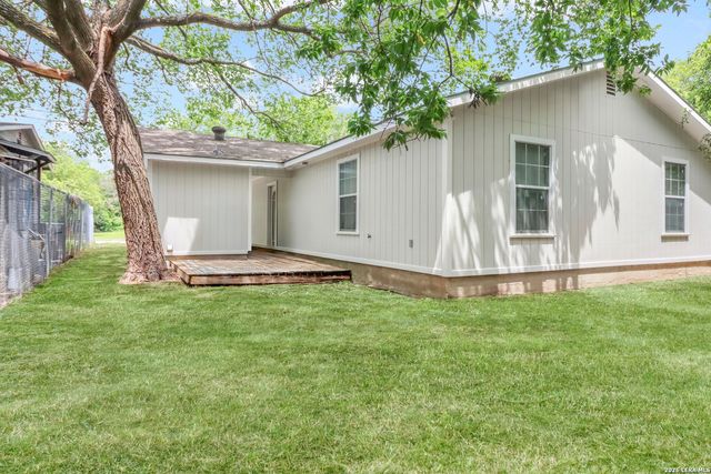 1037 N Guadalupe, Seguin, TX 78155