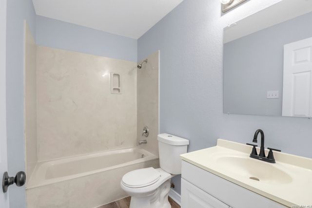 1037 N Guadalupe, Seguin, TX 78155