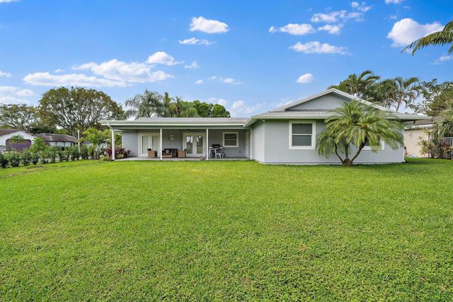 1342 Essex Drive, Wellington, FL 33414