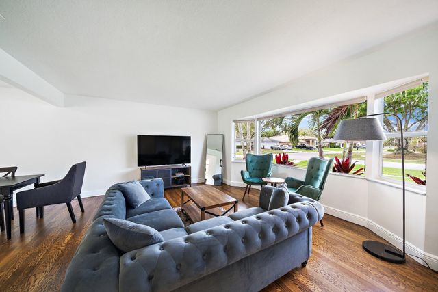 1342 Essex Drive, Wellington, FL 33414