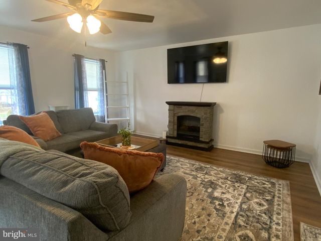 700 ADMIRALS QUAY DR, Mechanicsburg, PA 17050