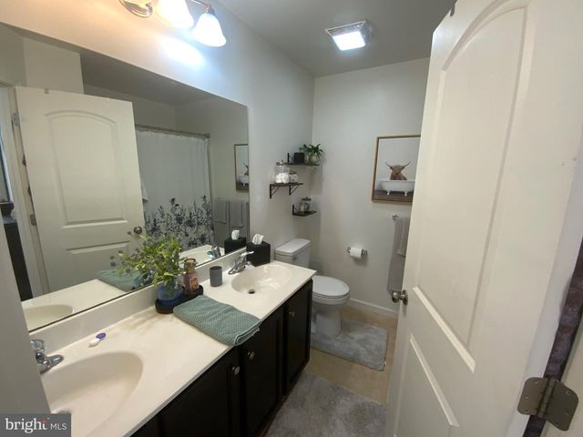 700 ADMIRALS QUAY DR, Mechanicsburg, PA 17050