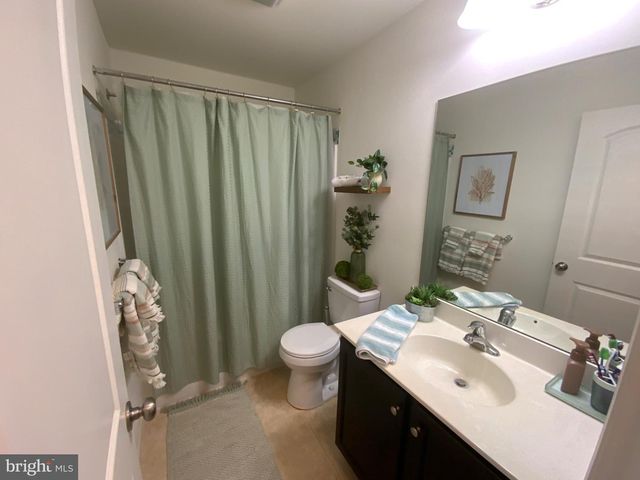 700 ADMIRALS QUAY DR, Mechanicsburg, PA 17050