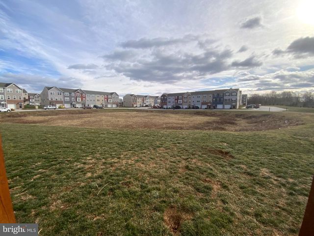 700 ADMIRALS QUAY DR, Mechanicsburg, PA 17050