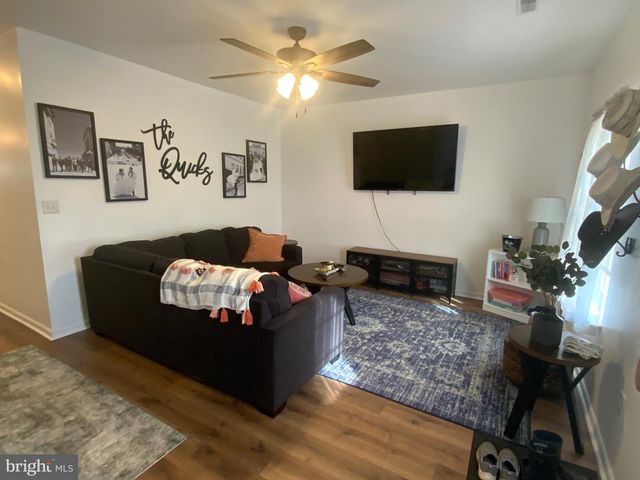 700 ADMIRALS QUAY DR, Mechanicsburg, PA 17050