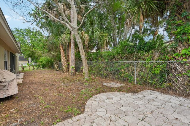 160 Royal Pine Circle S, Royal Palm Beach, FL 33411