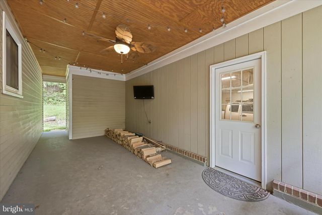 99 CAREFREE LN, Boyce, VA 22620