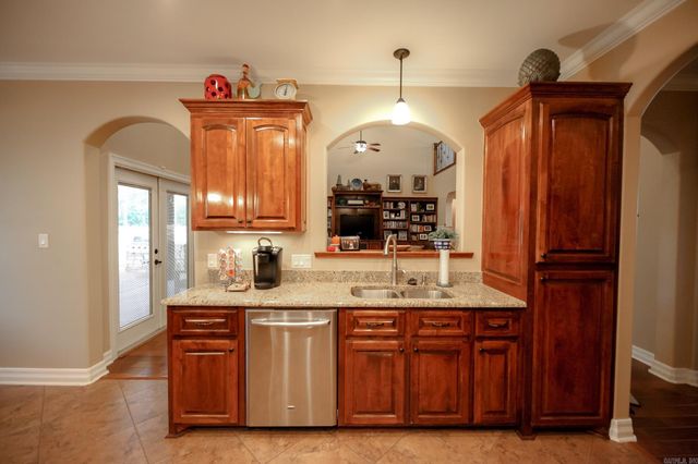 158 Pine Needles Dr, El Dorado, AR 71730