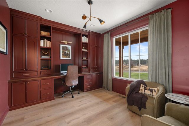 23070 W McFarlane Rd, Medical Lake, WA 99022