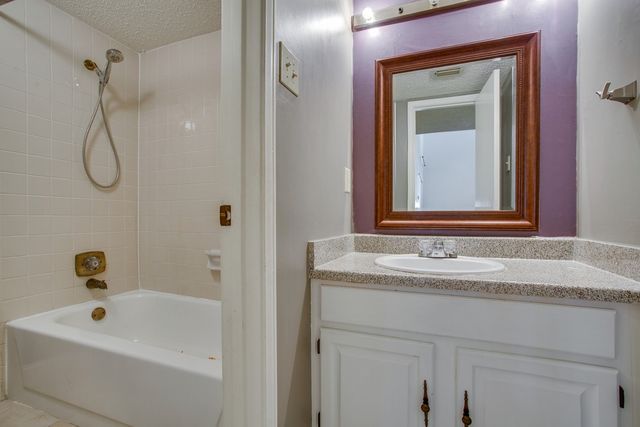 822 Creekside Drive, Lewisville, TX 75067