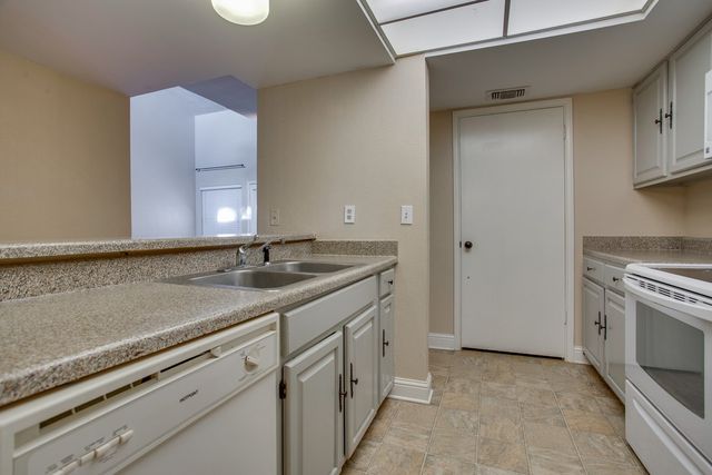 822 Creekside Drive, Lewisville, TX 75067